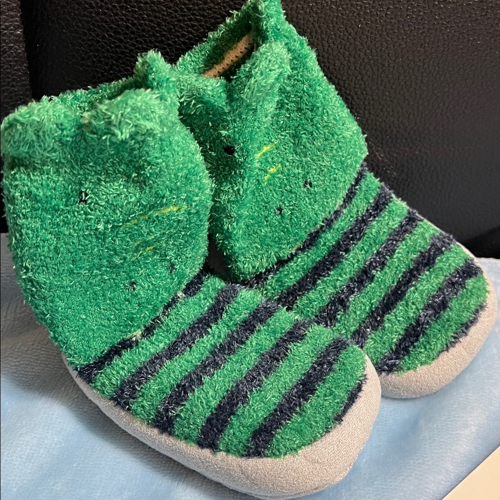 NEW 6-12 mo green & blue FROG unisex Slipper Socks from Goldbug
